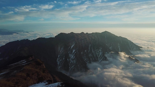 美景宣传摄影照片_航拍大气磅礴高原云海之上的山顶云层祖国山河风光