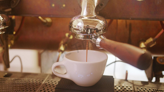 萃取咖啡摄影照片_实拍咖啡制作萃取咖啡原汁素材咖啡店宣传素材