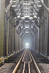 广西城市摄影照片_城市中午柳州铁路桥建筑风光铁路在拍摄摄影图配图