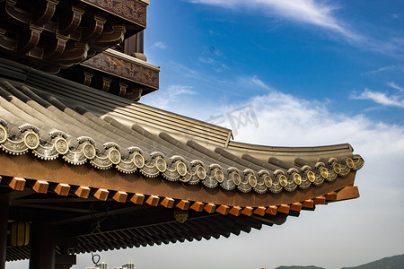 阁楼屋檐白天寺庙房顶室外建筑摆拍摄影图配图