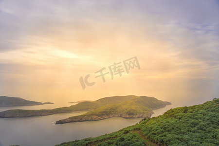 海边夕阳天空摄影照片_海岛岛屿下午岛屿海岛无摄影图配图