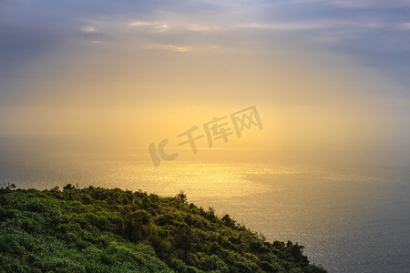 海边夕阳天空摄影照片_海岛海洋下午海洋海岛无摄影图配图