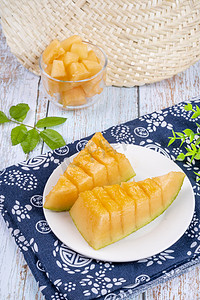 夏季香甜哈密瓜水果食材摄影图配图