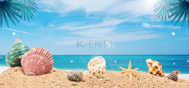 夏天夏天海边沙滩背景图片_夏天海边沙滩夏日蓝色大海风景