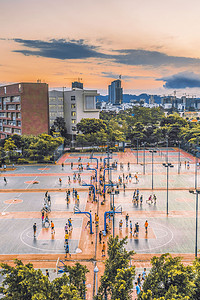 学校感恩背景图片_学校室外操场高清背景