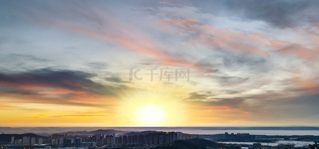 城市日出背景图片_城市日出太阳背景