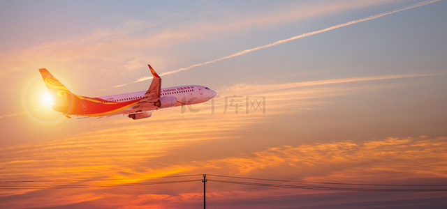 简约夕阳背景图片_飞机夕阳云端太阳云层天空