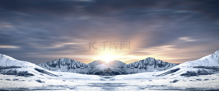 十二月背景图片_雪山大气商务雪景背景