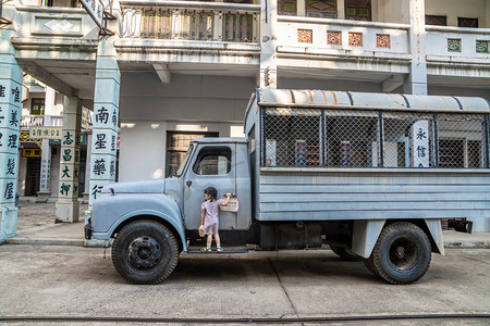 儿童夕阳车卡车儿童旧香港站摄影图配图