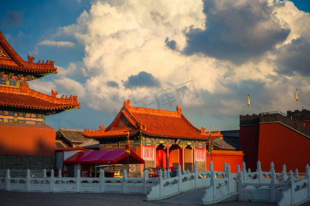 古风山摄影照片_紫荆城夕阳建筑建筑静物摄影图配图