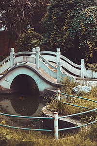 拱桥摄影照片_户外公园拱桥建筑园林摄影图配图