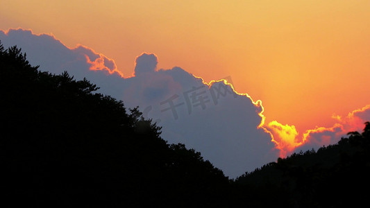 山区日落晚霞风景霞光