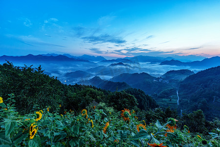 休闲旅游黑夜向日葵山区漂动摄影图配图