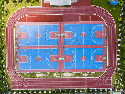 对称建筑摄影照片_建筑中午篮球场风光航拍运动场锻炼摄影图配图