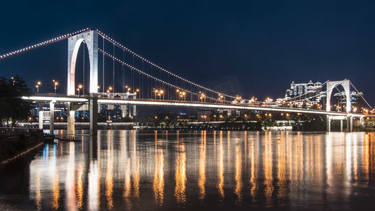 城市夜晚广西柳州红光大桥夜色岸边看海摄影图配图