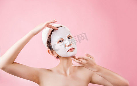 面膜美妆女性皮肤护理敷面膜摄影图配图
