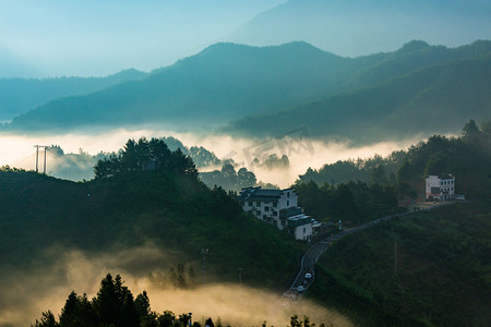 高视角摄影照片_逆光剪影风光夏天逆光山峰剪影户外高视角摄影图配图