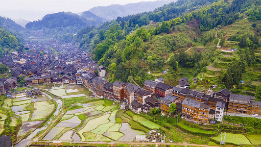 山水城市风景摄影照片_城市中午贵州肇兴侗寨风光航拍田园无人机摄影图配图