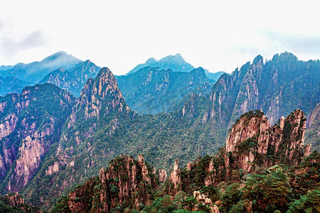 山水动图摄影照片_旅游清晨山峰山区漂动摄影图配图