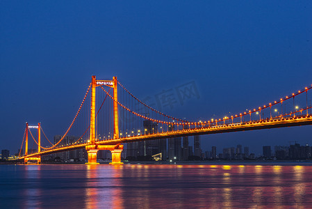 江夜景摄影照片_桥梁晚上桥江边无摄影图配图