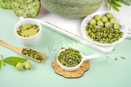 绿色健康茶饮莲子芯食材摄影图配图
