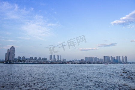 苏州城市地标剪影摄影照片_滨水城市建筑下午建筑城市无摄影图配图