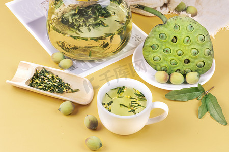 夏季食材新鲜莲蓬莲子心茶摄影图配图
