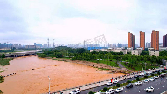 水灾摄影照片_郑州加油抗洪救灾防汛减灾摄影图配图