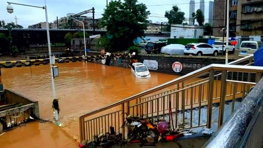 暴雨摄影照片_城市被淹抗洪防汛极端天气摄影图配图