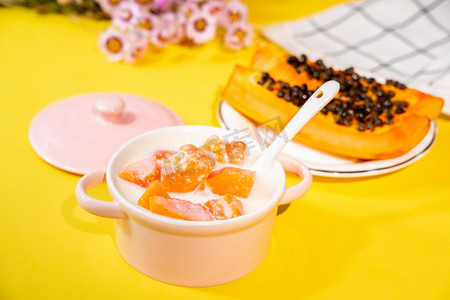 营养美食摄影照片_美食夏季木瓜牛奶室内饮品摄影图配图