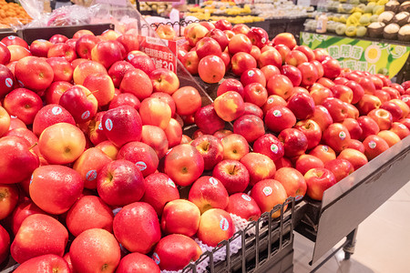水果超市摄影照片_水果新鲜苹果美味鲜果摄影图配图
