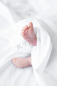 小脚丫脚新生母婴婴儿小脚丫摄影图配图