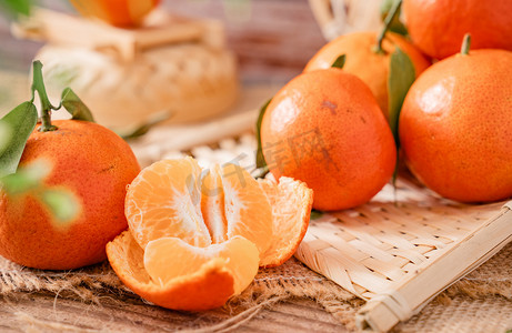 美味新鲜桔子柑橘水果摄影图配图