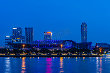 广州珠江琶洲广州广交会夜景摄影图配图