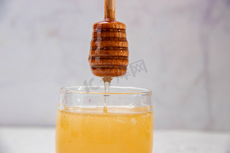 蜂蜜锤摄影照片_蜂蜜白天蜂蜜室内食品摄影图配图