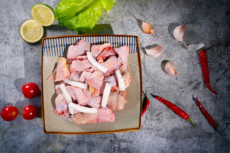 海南食物摄影照片_美食白天海南名菜椰子鸡室内食品摄影图配图