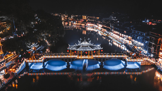 城市夜晚湖南凤凰古城风雨桥夜景航拍景区无人机摄影图配图