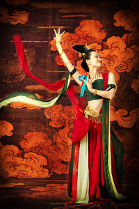 中国风白天敦煌飞天美女室内舞者摄影图配图