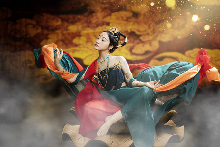 敦煌飞天白天飞天美女室内坐在莲花上摄影图配图