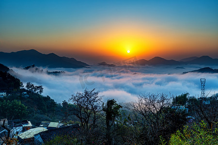 旅游凌晨柿子山区漂动摄影图配图