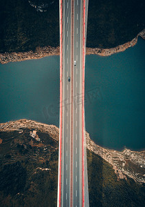 桥梁摄影照片_俯瞰桥梁中午大桥鸭池河无人机摄影图配图