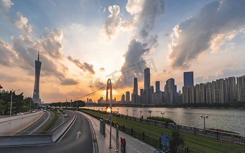 广州地表摄影照片_广州琶醍日落建筑群摄影图配图