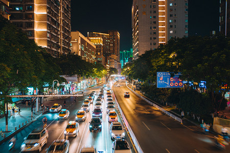 城市交通夜景摄影照片_武汉城市交通夜晚交通大智路俯拍摄影图配图