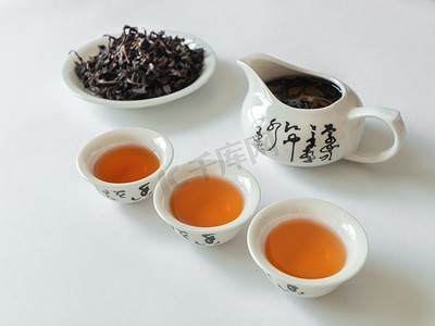 绿茶茶叶摄影照片_纯背景茶道白天茶具茶室喝茶摄影图配图