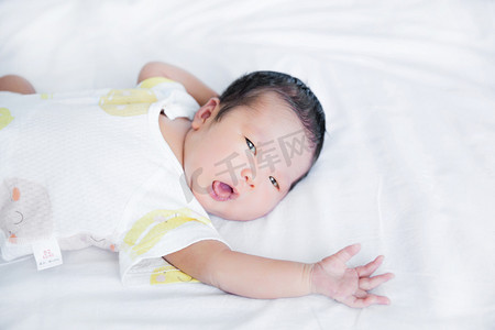 新生婴儿母婴可爱宝宝人像宝宝摄影图配图