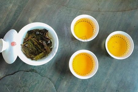 好喝的西柚茶摄影照片_潮汕白天喝茶茶具泡摄影图配图