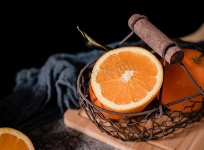 新鲜脐橙摄影照片_鲜橙水果食品营养脐橙摄影图配图