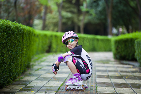 轮滑人影摄影照片_轮滑运动健身体育儿童摄影图配图