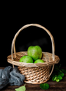 绿色美味水果白昼一篮子青梨室内静物摆拍摄影图配图