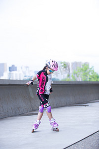 轮滑人像运动健身小女孩摄影图配图